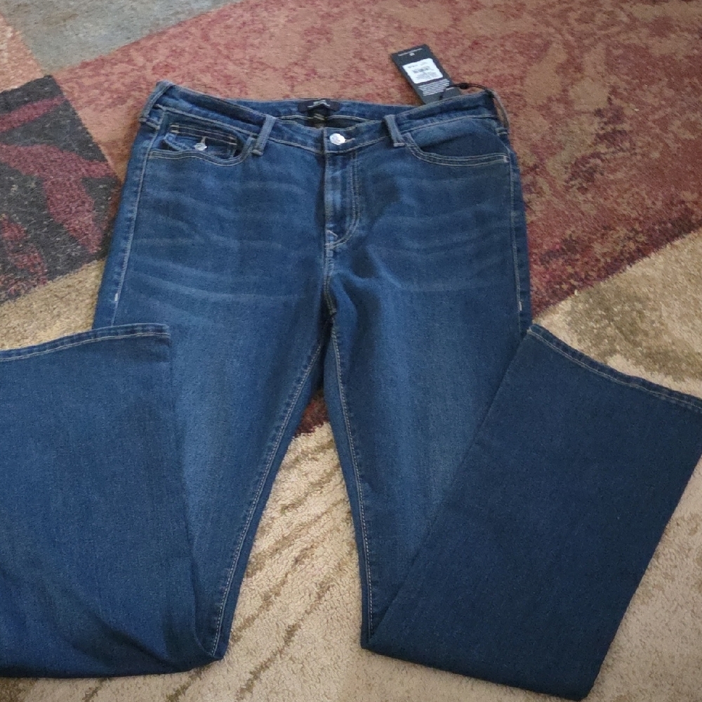 TRUE RELIGION Blue Boot Cut Denim Jeans with Classic Style